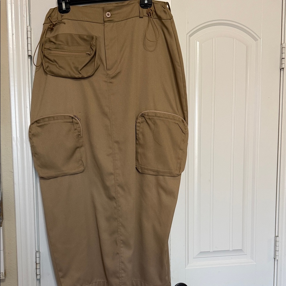 Tan Cargo Skirt with Pockets(Midi)